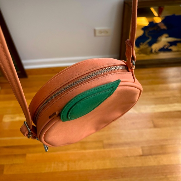 Adorable mini peach purse - Picture 6 of 9